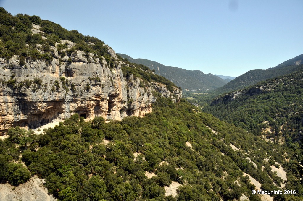 Район Сен Леже (полное название Saint Léger du Ventoux)