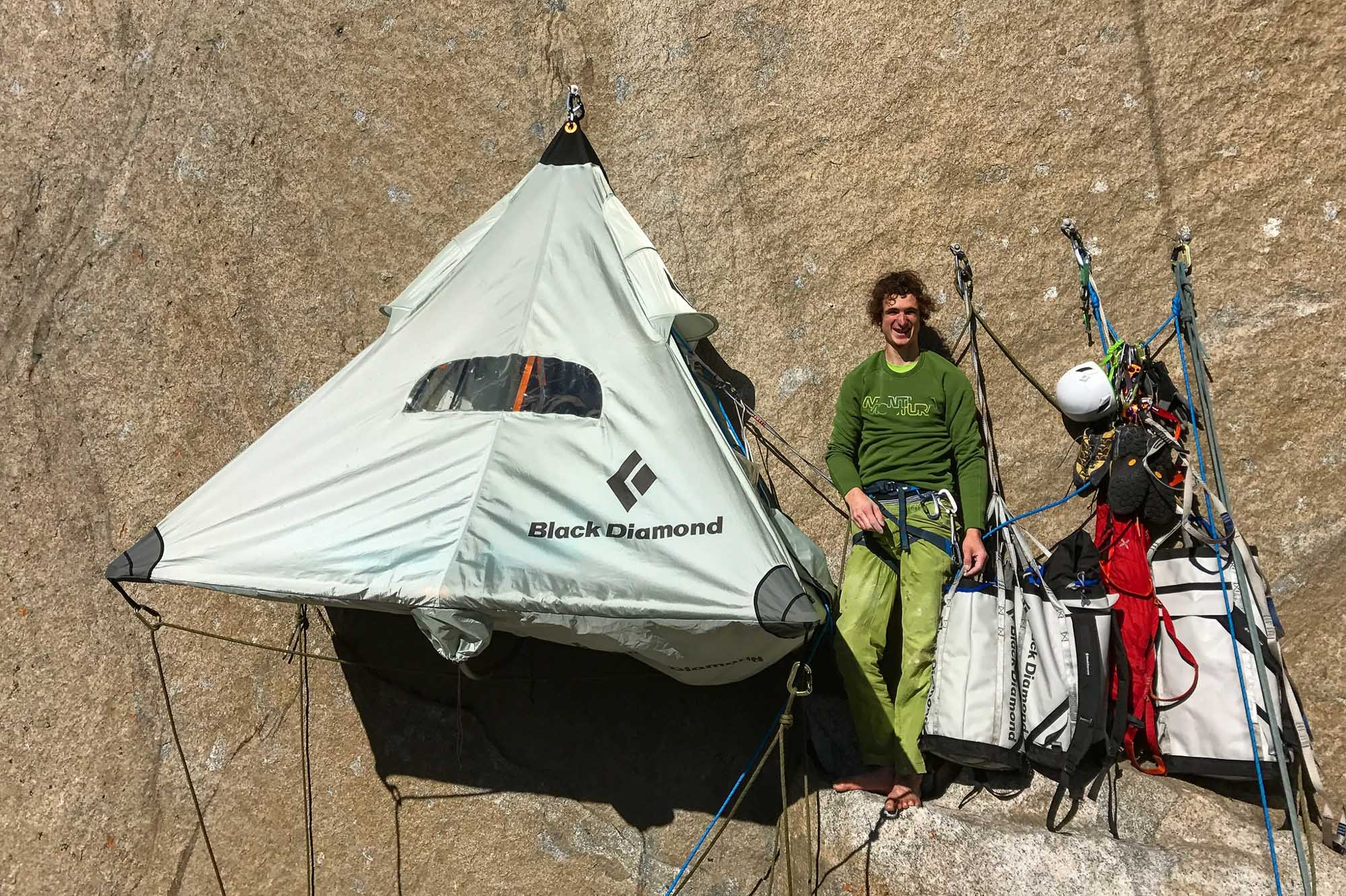 Адам Ондра (Adam Ondra) на маршруте Dawn Wall на скале Эль-Капитан в Йосемити, США. Фото lafabriqueverticale.com