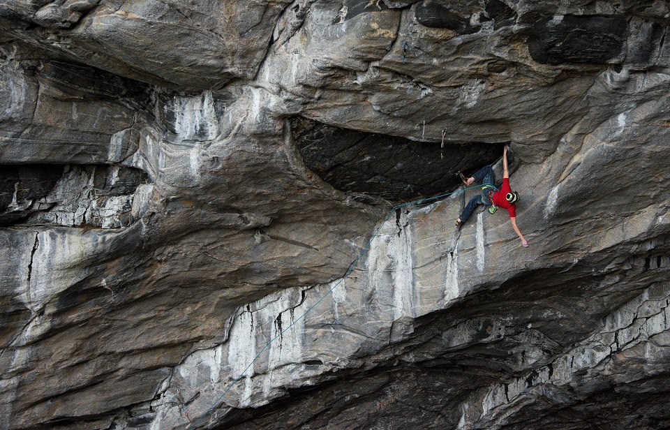 Адам Ондра (Adam Ondra) на маршруте «Change» 9b. Фото Pavel Blazek 