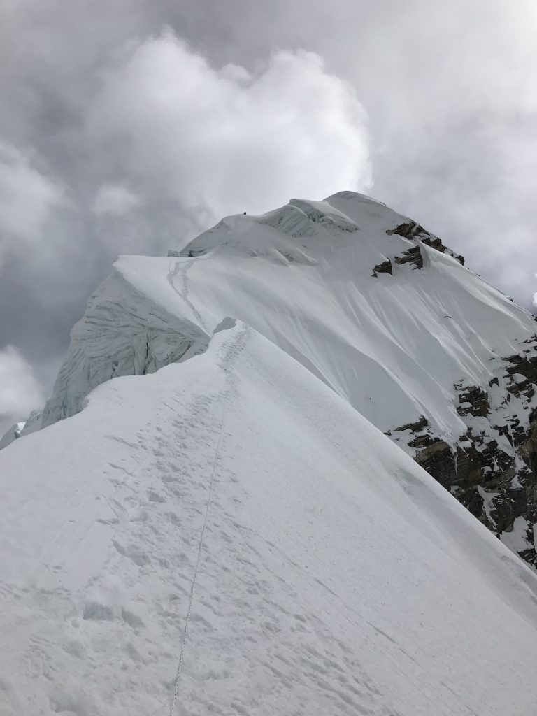 первое восхождение на Тарк Кханг (Tharke Khang, 6670 м). Фото madisonmountaineering.com