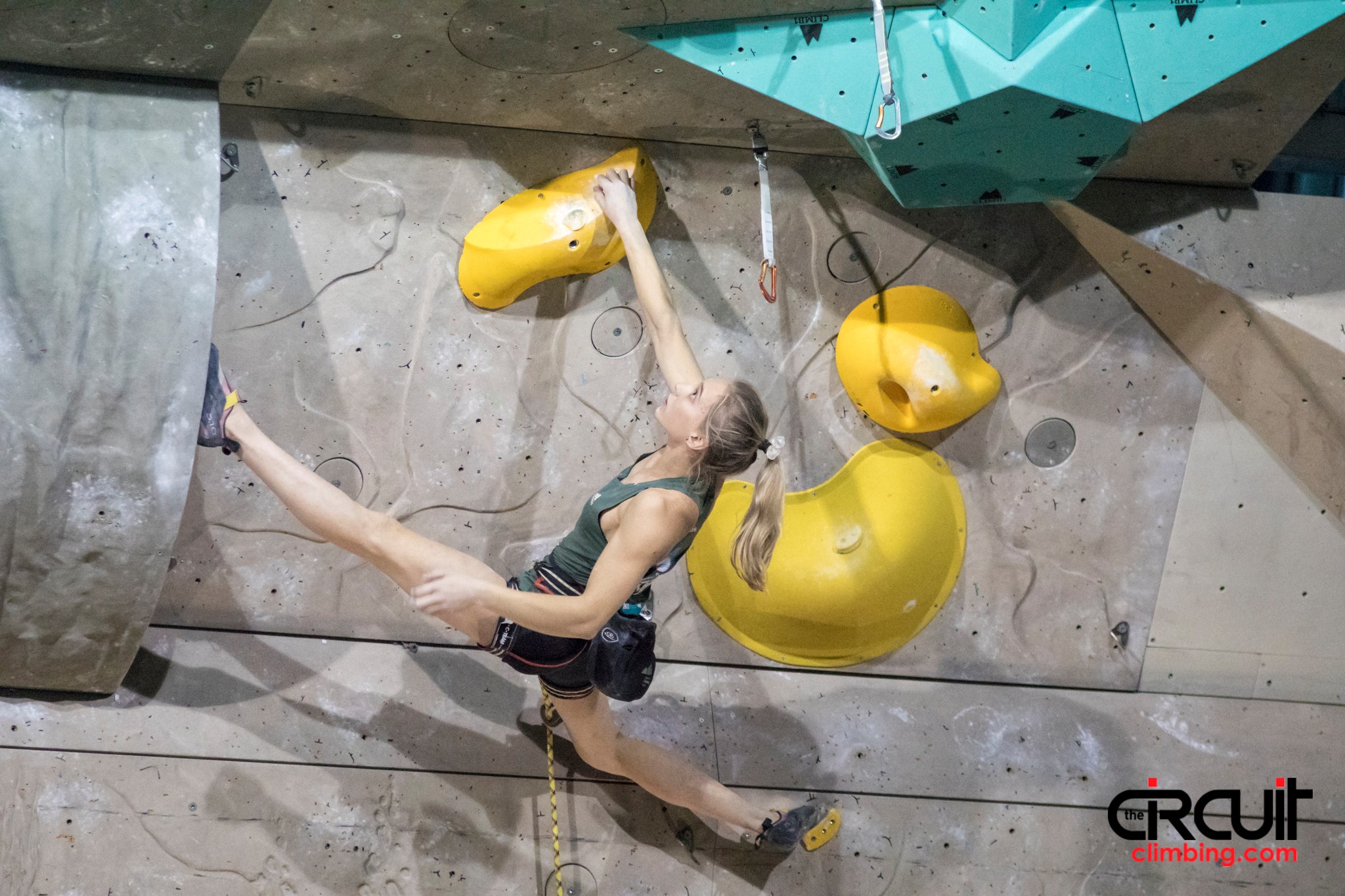 Янья Гарнбрет (Janja Garnbret)на этапе Кубка Мира в Крани. Фото The Circuit Climbing