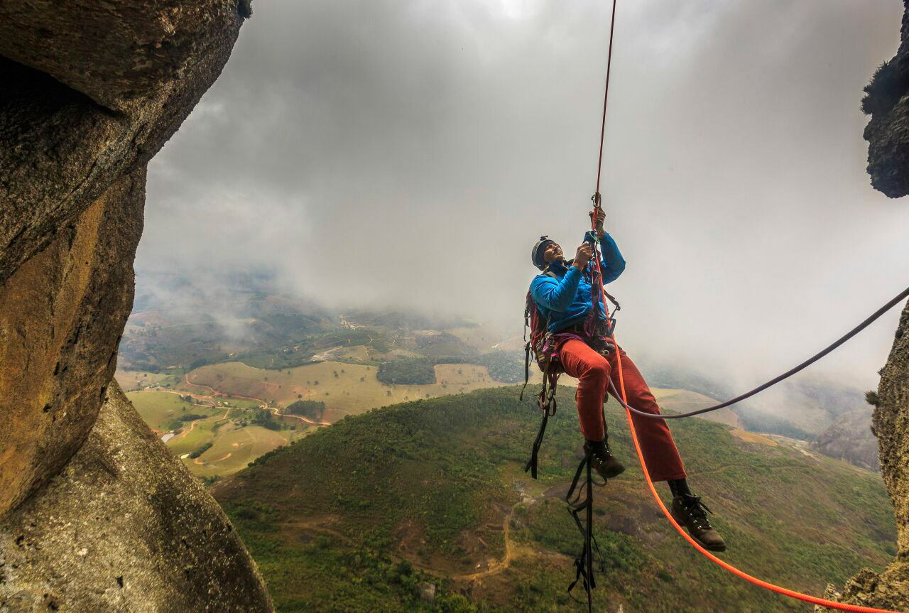 Маршрут  "Sangue Latino" (10b BR (8b FR), 17 веревок, 800 метров) на вершину Pedra Baina. Фото extremos.com.br