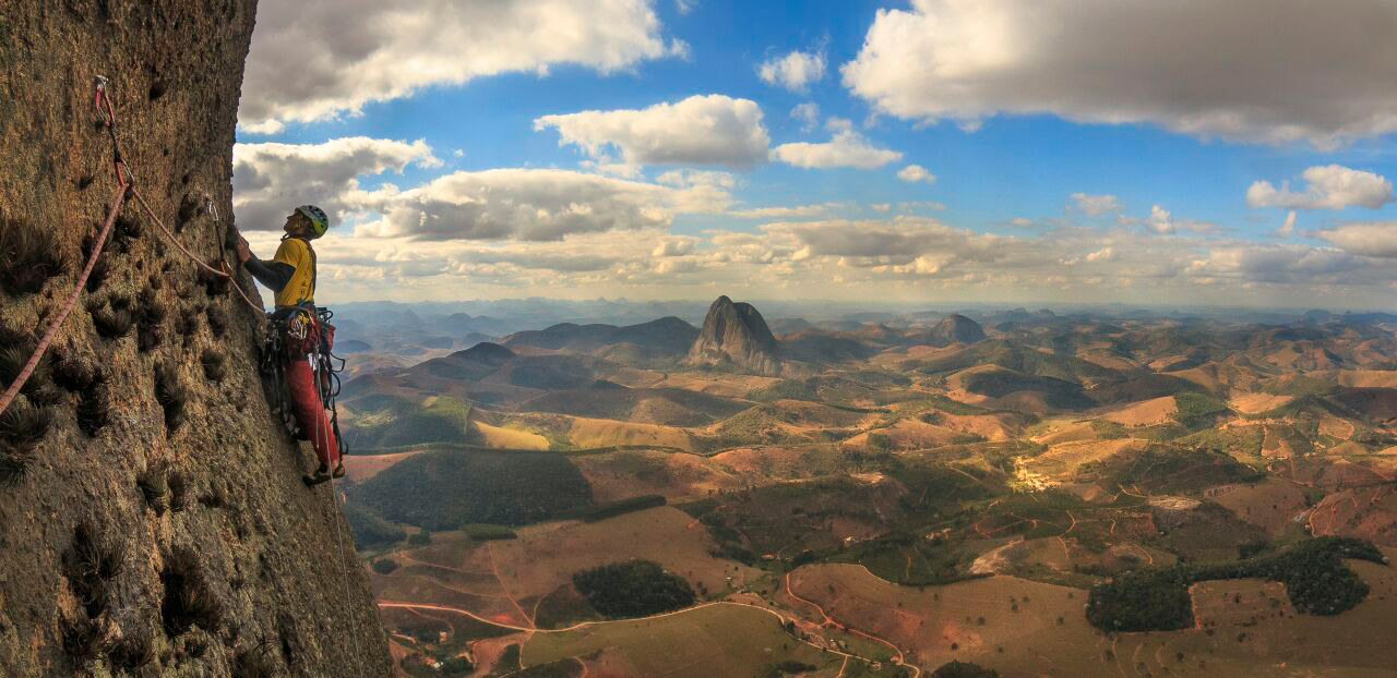 Маршрут  "Sangue Latino" (10b BR (8b FR), 17 веревок, 800 метров) на вершину Pedra Baina. Фото extremos.com.br