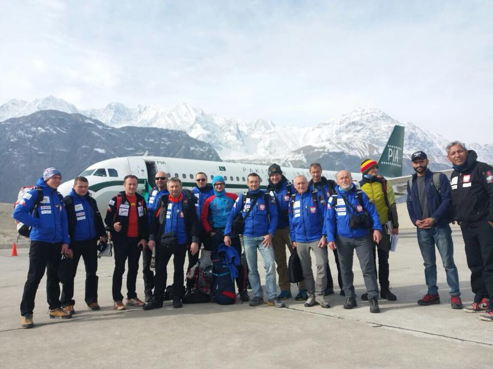 Польская команда к К2 в Скарду. 31 декабря 2017 года. Фото Everest Today