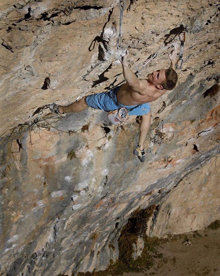 Якоб Шуберт (Jakob Schubert) на маршруте  "Stoking the fire" 9b. Фото Shinta Ozawa