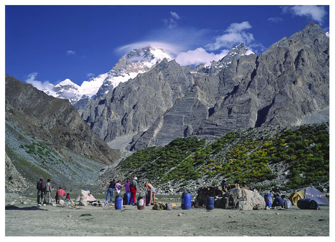  Базовый лагерь Машербрум II (Masherbrum II / Masherbrum Far West). Фото из экспедиции 1991 года