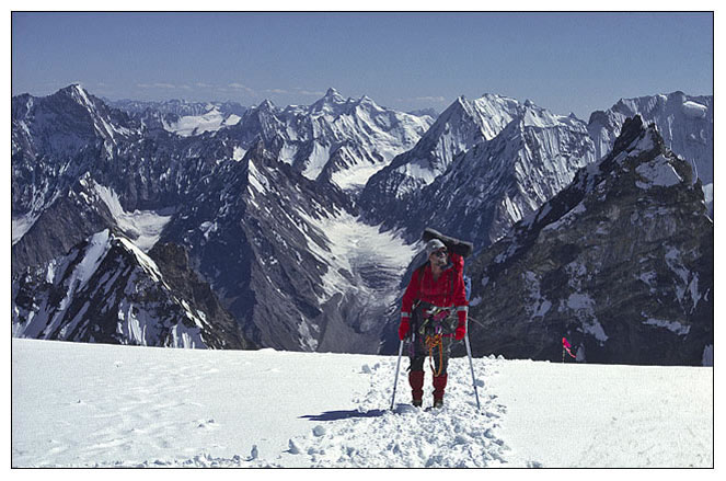 На подходе к высотному лагерю Машербрум II (Masherbrum II / Masherbrum Far West). Фото из экспедиции 1991 года