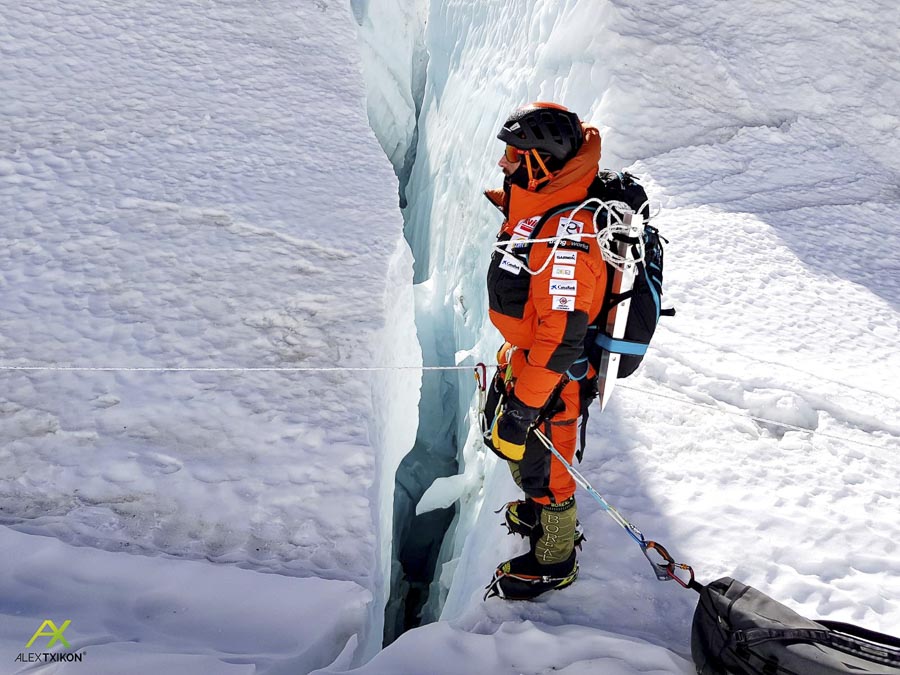 Алекс Тикон (Alex Txikon) на ледопаде Кхумбу. январь 2018 года. Фото Alex Txikon