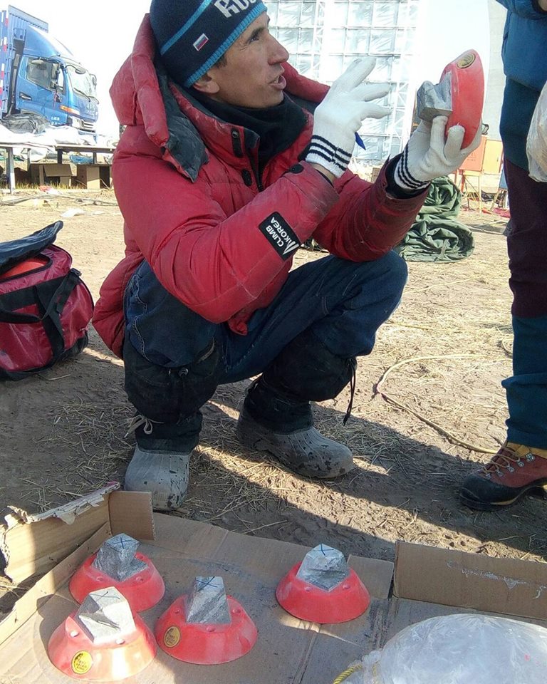 Строительство ледолазного стенда в Хух-Хото (Hohhot), Китай. Фото Елены Кочегаровой