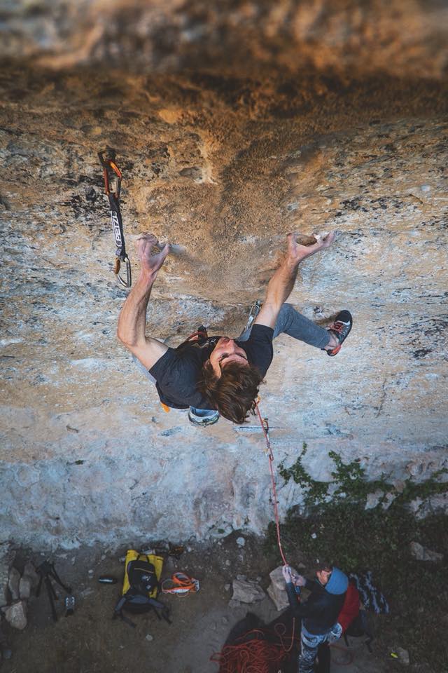 Даниэль Вудс (Daniel Woods) на маршруте "La Capella" 9b. Фото Jon Cardwell