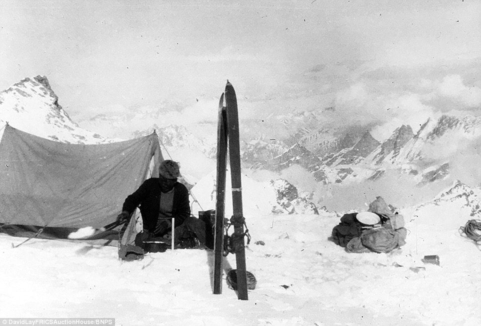 Британская экспедиция на вершину гималайской горы Камет (Mount Kamet 7756 м). 1931 год. Фото Frank Smythe