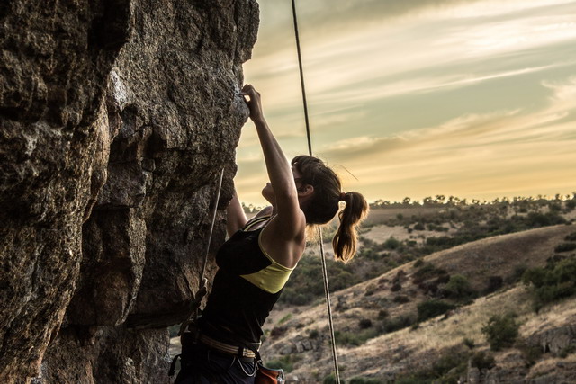 Скалы Южноукраинска. Фото  climbing . kharkov . ua