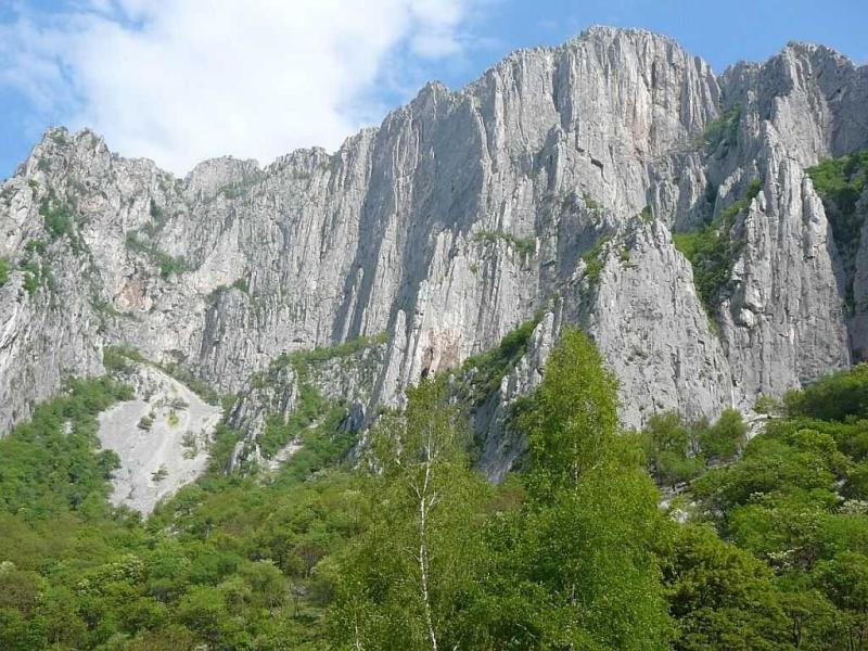 скалы у города Враца (Болгария).