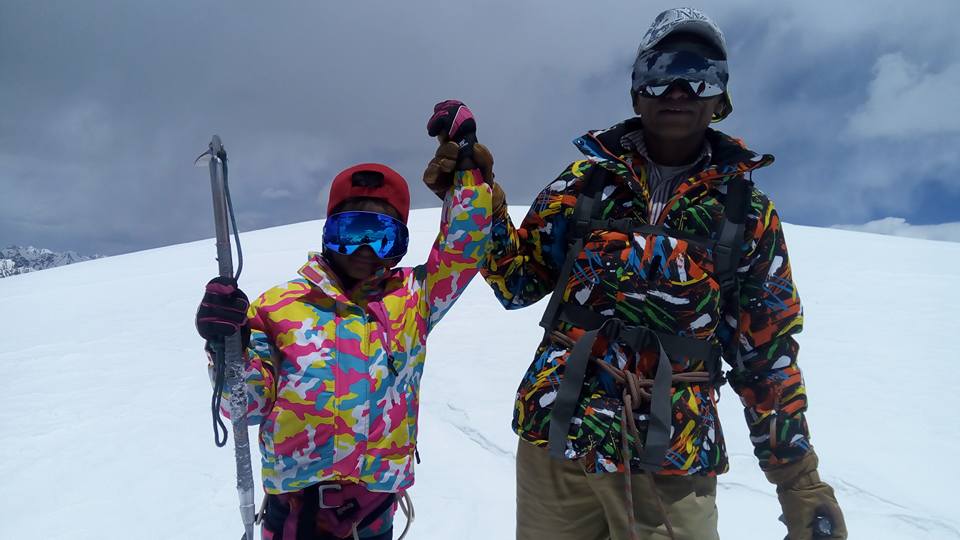 На вершине Минглинг Сар (Mingling Sar). Фото pakistanmountainnews . com