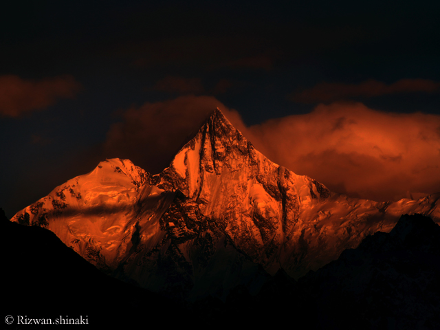 семитысячник Лупгхар Сар (Lupghar Sar). Фото Rizwan.shinaki 