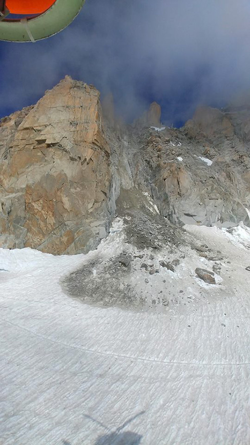 гребень "Космик" (Cosmiques Arête)  - шпиль на котором произошел обвал