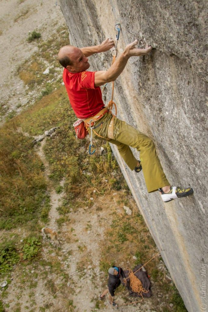 Седрик Лачат (Cédric Lachat) на маршруте "La Cène du lézard" 9а+. Фото Adeline Helg