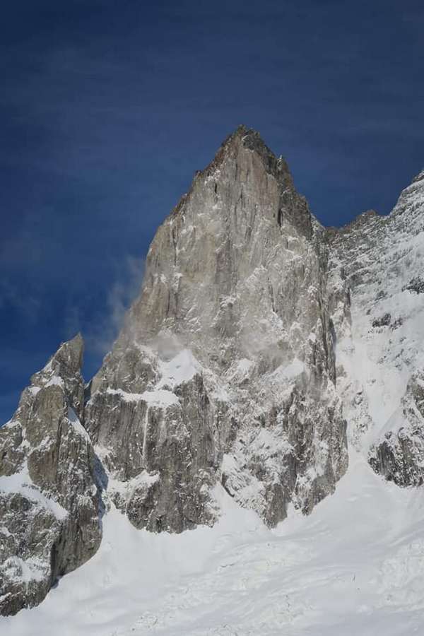 южная башня пика Серро-Сан-Лоренцо ( Cerro San Lorenzo, 3150 метров) 