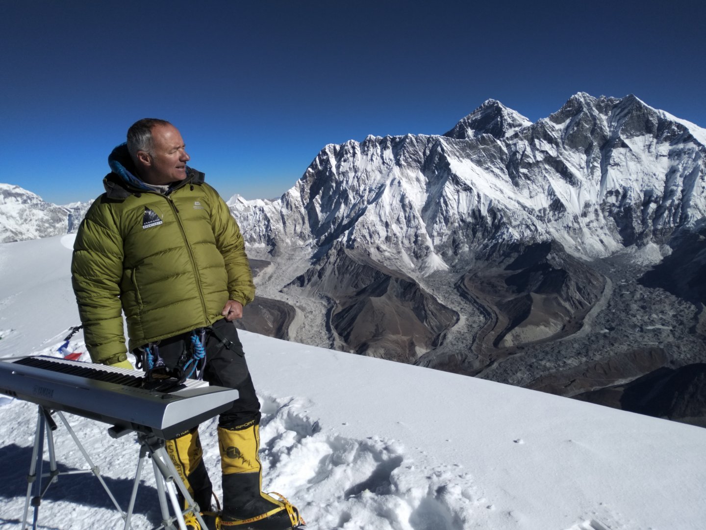 Филипп Жени (Philippe Génin) на вершине Ама-Даблам (Ama Dablam, 6813 метров) . Фото Philippe Génin