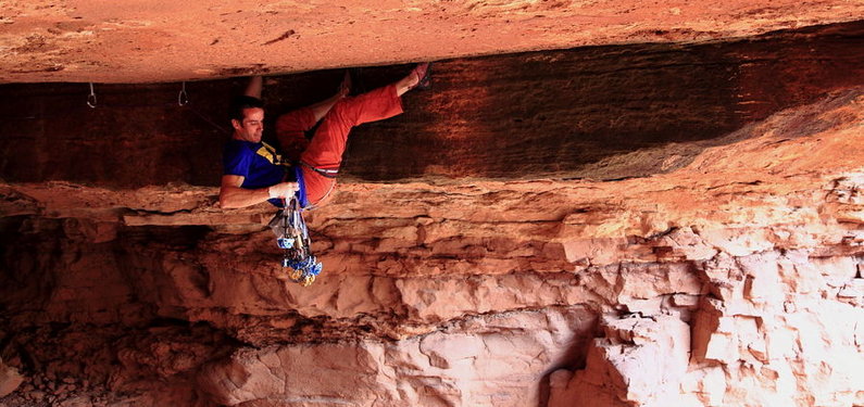 Том Рендал (Tom Randall) на маршруте The Millennium Arch 8b+