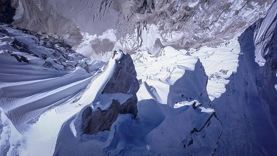 Давид Лама (David Lama) на последних метрах у вершины Лунаг Ри (Lunag Ri) . Фото David Lama