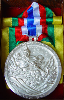 медаль "Горное наследие Сэра Эдмунда Хиллари" (The Sir Edmund Hillary Mountain Legacy Medal).