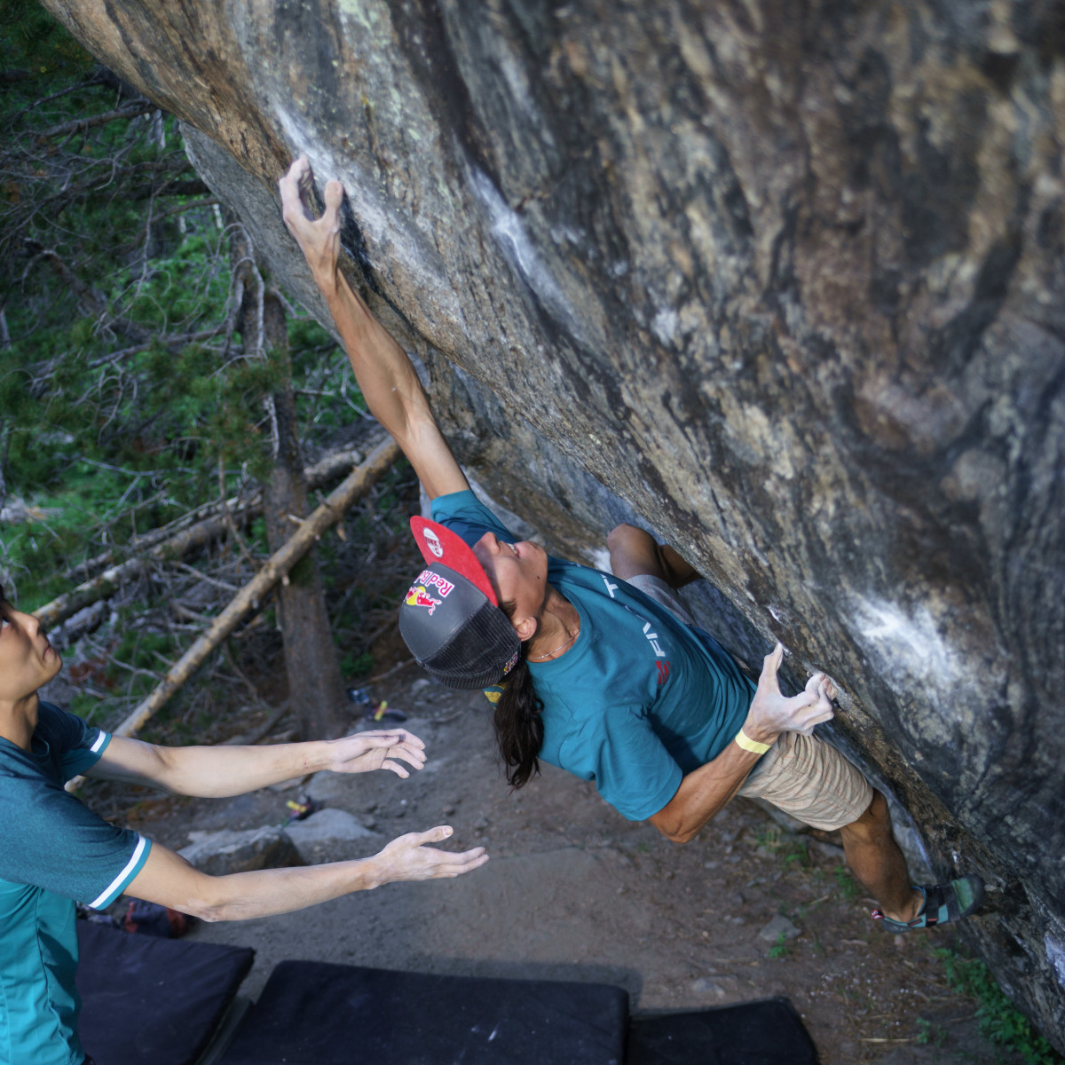 Рустам Гельманов на боулдеринговой проблеме Minds (V16) в Rocky Mountain National Park, Колорадо. Фото Eddie Fowke / The Circuit Climbing