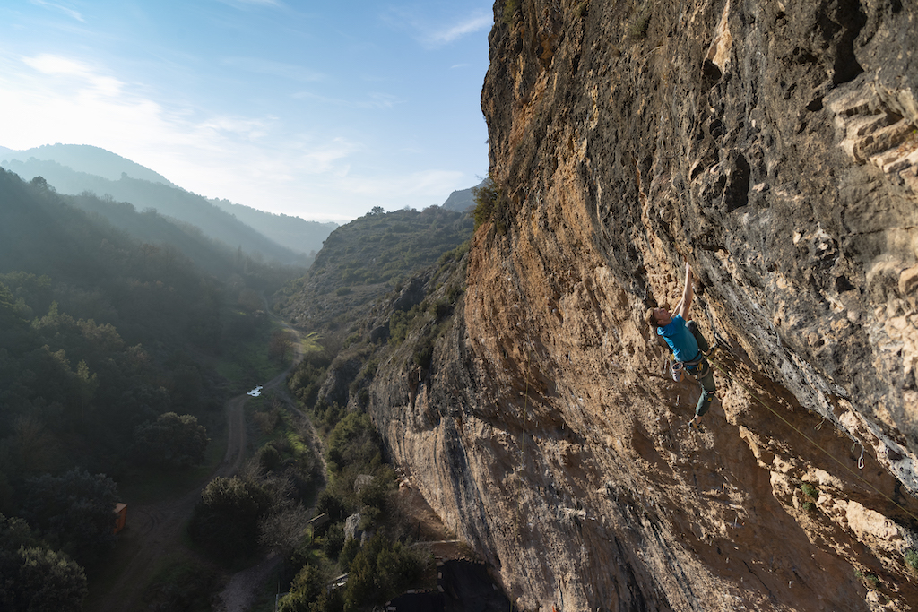 Якоб Шуберт (Jakob Schubert) на маршруте "Neanderthal" категории 9b . Фото Rainer Eder