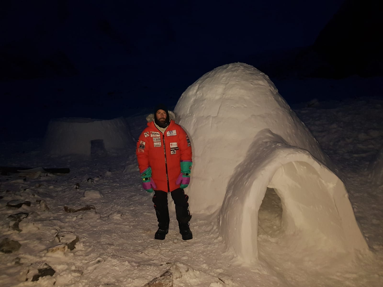 Иглу в базовом лагере команды Алекса Тикона. Фото Alex Txikon