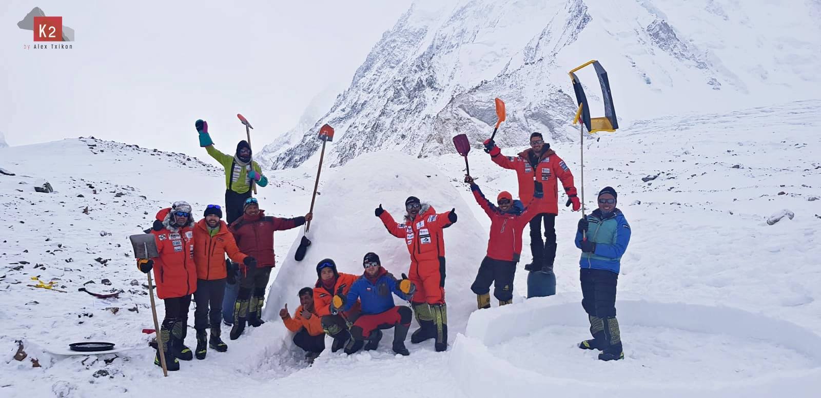 Иглу в базовом лагере команды Алекса Тикона. Фото Alex Txikon