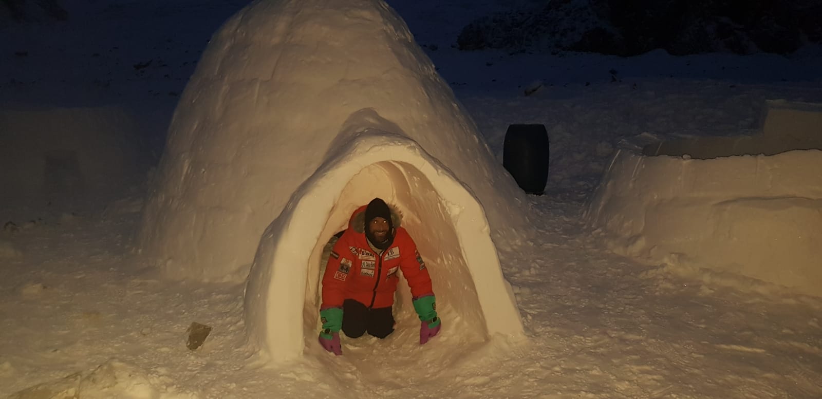 Иглу в базовом лагере команды Алекса Тикона. Фото Alex Txikon 