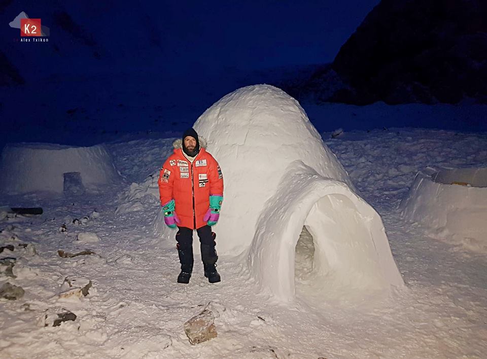 Иглу в базовом лагере команды Алекса Тикона. Фото Alex Txikon