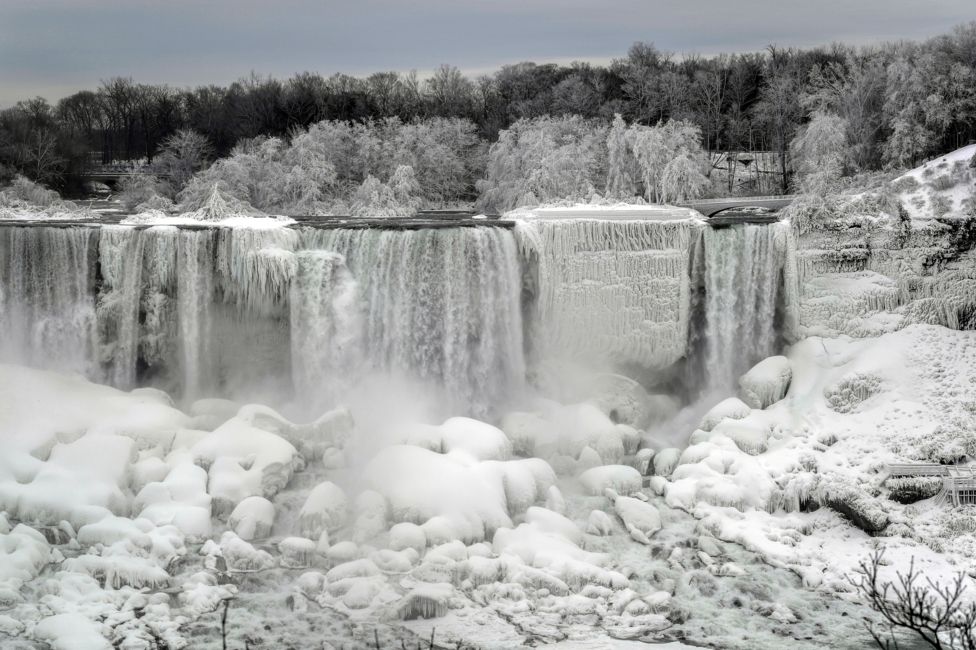 Ниагарский водопад 23 января 2019 года. Фото REUTERS