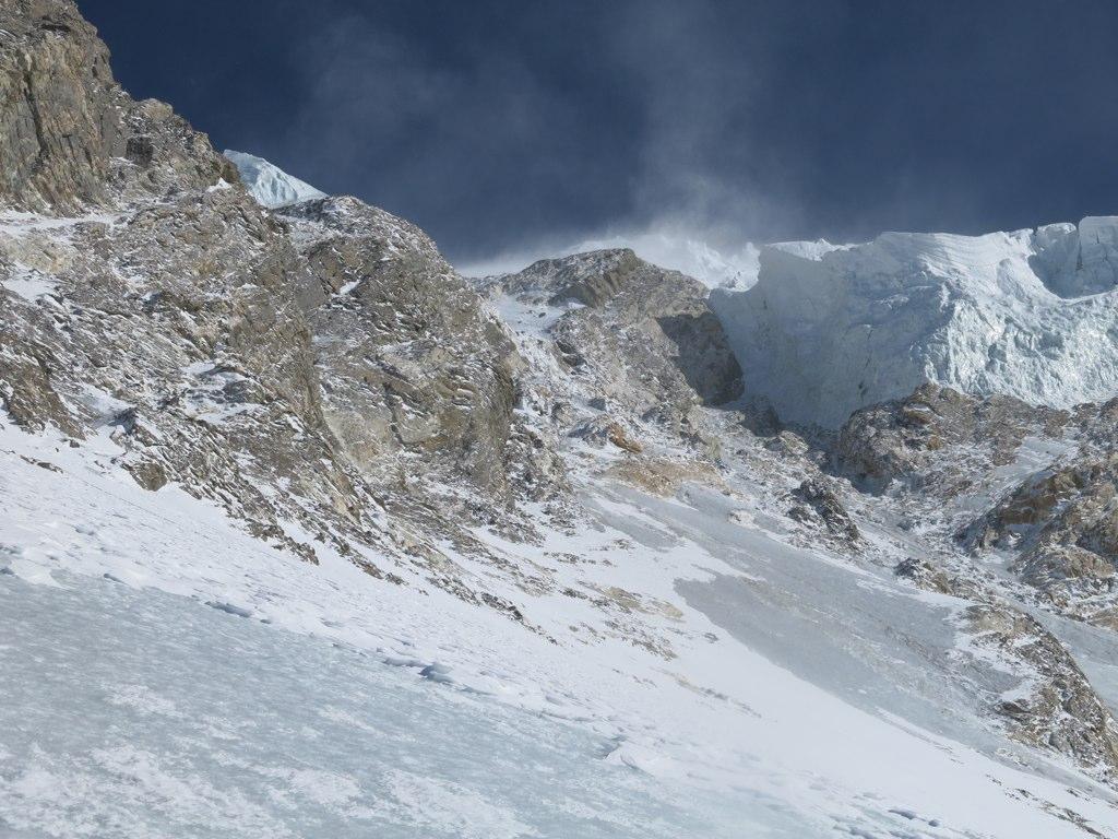 Сераки у третьего высотного лагеря на Нагапарбат. Фото Alex Txikon 