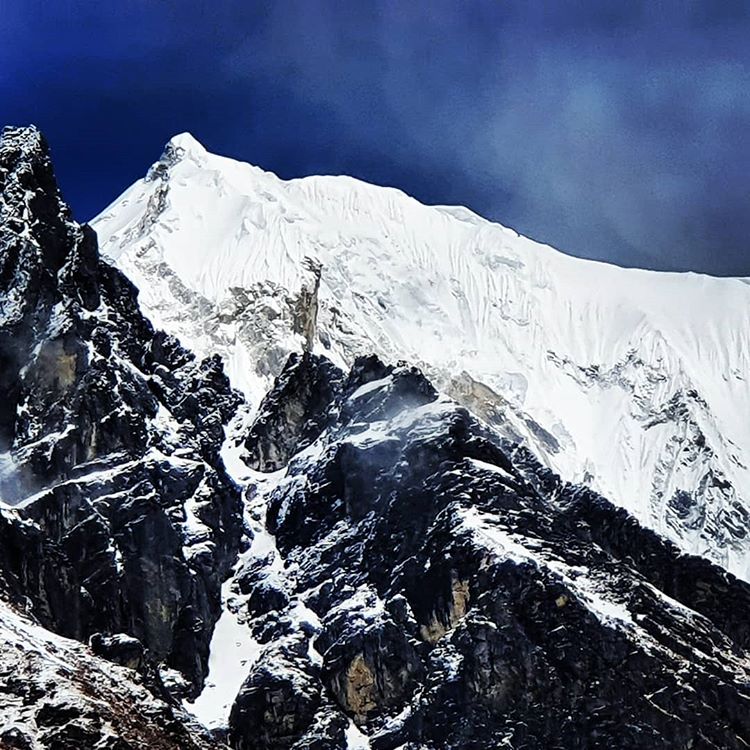  Лангтанг Лирунг (Langtang Lirung, 7227 м) . Фото Adam Bielecki