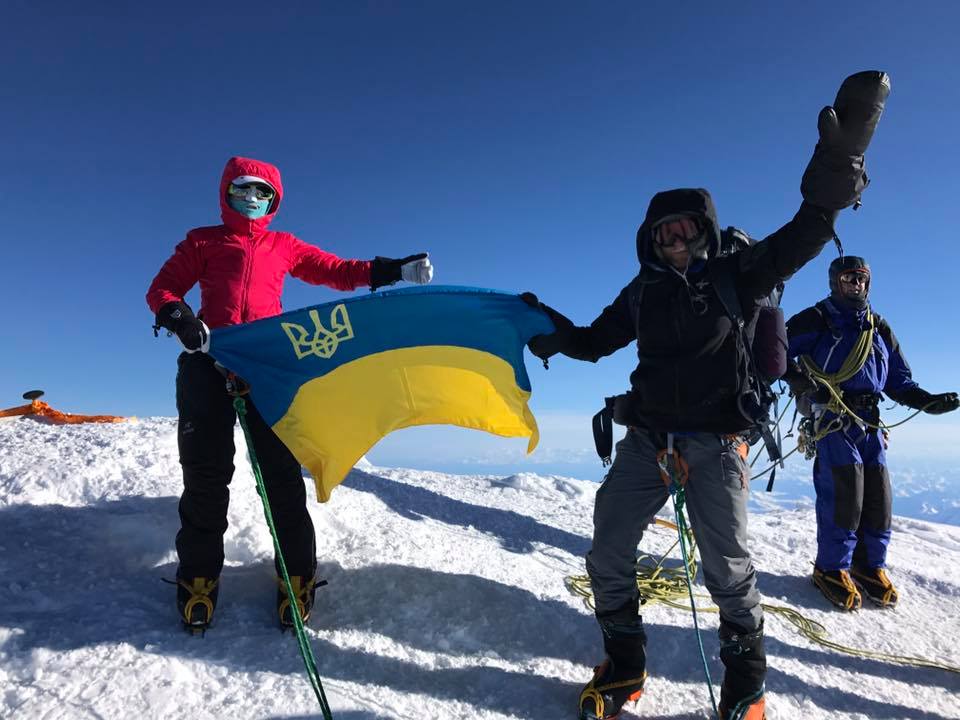 Денис Угрин и Оксана Літинська на вершині Деналі. Фото з сторінки facebook Оксана Літинська