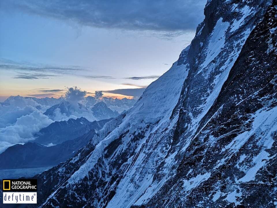 восхождение в четвертый высотный лагерь на южной стене Лхоцзе. Фото Lhotse South Face facebook . com