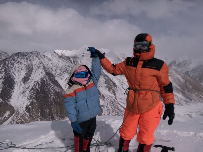 Селена Хаваджа (Selena Khawaja) на вершине  Куз Сар (Quz Sar Peak, 5765 метров), 21 февраля 2018 года. Фото Selena Khawaja