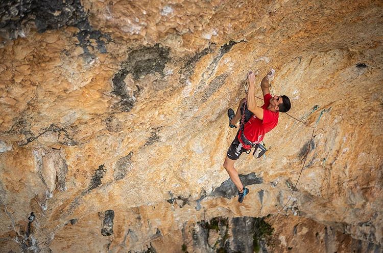 Хорхе Диас-Рулло (Jorge Díaz-Rullo) на маршруте "La planta de Shiva" 9b. Фото Javi Pec