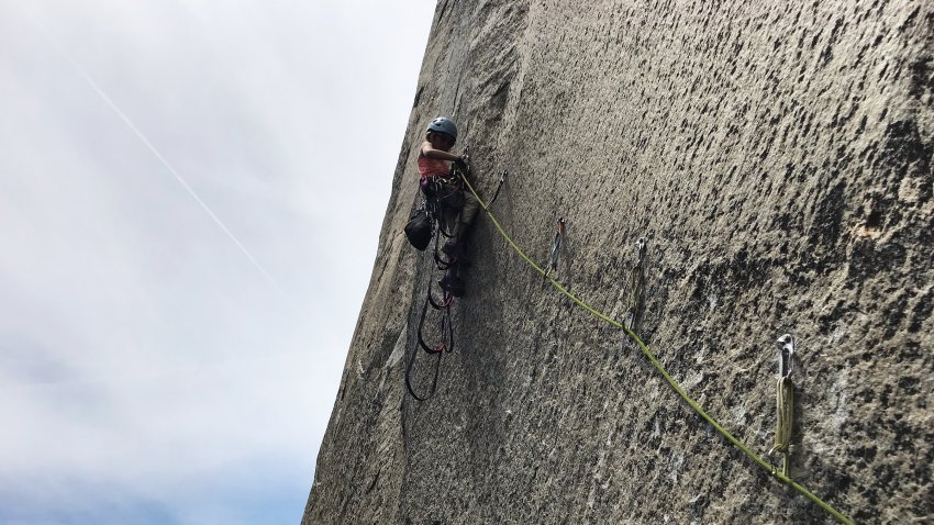 Села Шнайтер (Selah Schneiter) на маршруте «The Nose» (5.14/8b+), Эль-Капитан. Фото Mike Schneiter