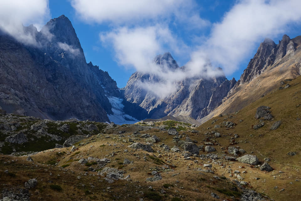 новый маршрут " МИФ" на вершину Абудалаурис Чуахи (3845 м) . Фото Владимир Рошко