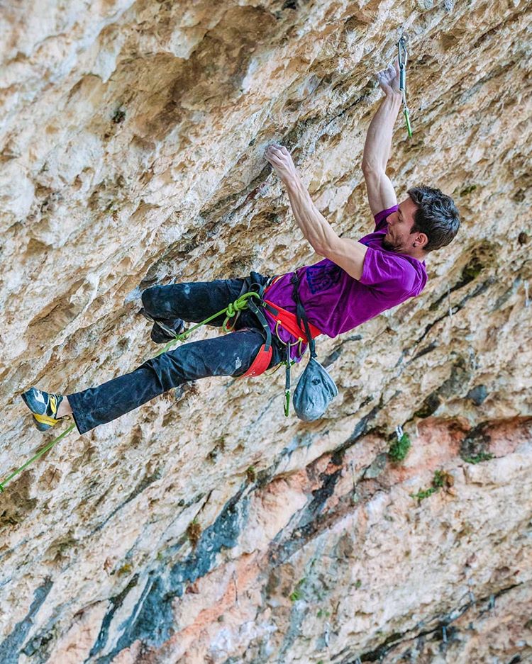 Стефано Гизольфи (Stefano Ghisolfi) на маршруте "Stoking the fire" категории 9b