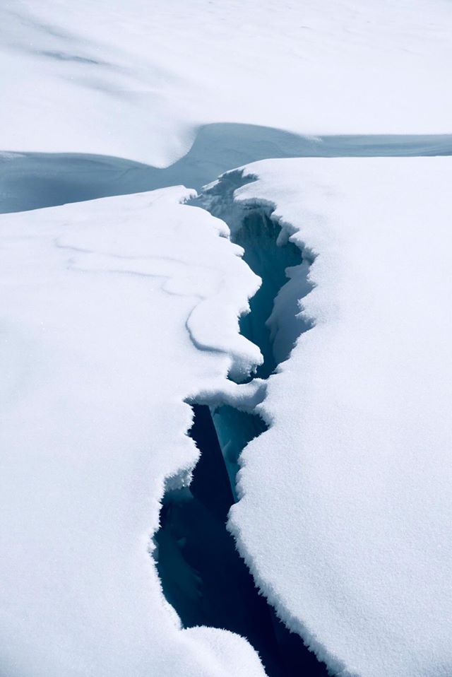 работа на леднике Гашербрум. Фото Simone Moro, Tamara Lunger