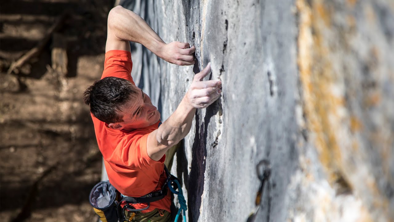  Алессандро Зени (Alessandro "Ale" Zeni) на маршруте "Cryptography" 9b. Фото karpos-outdoor . com