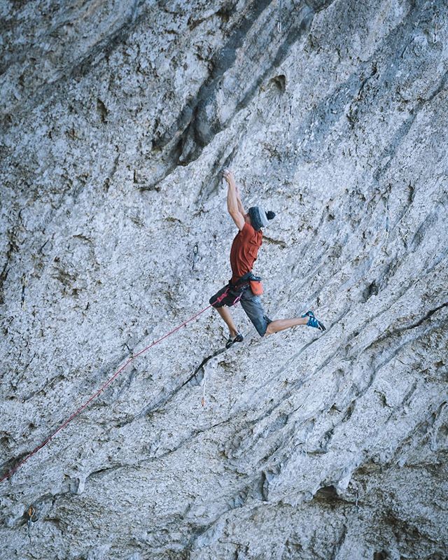 Себастьян Буин (Sébastien Bouin) на маршруте  "Beyond integral" категории 9b/+.