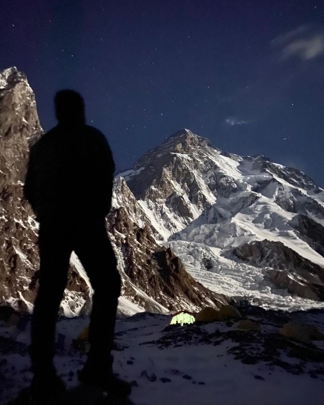 На фоне восьмитысячника К2. Фото Lakpa Dendi Sherpa