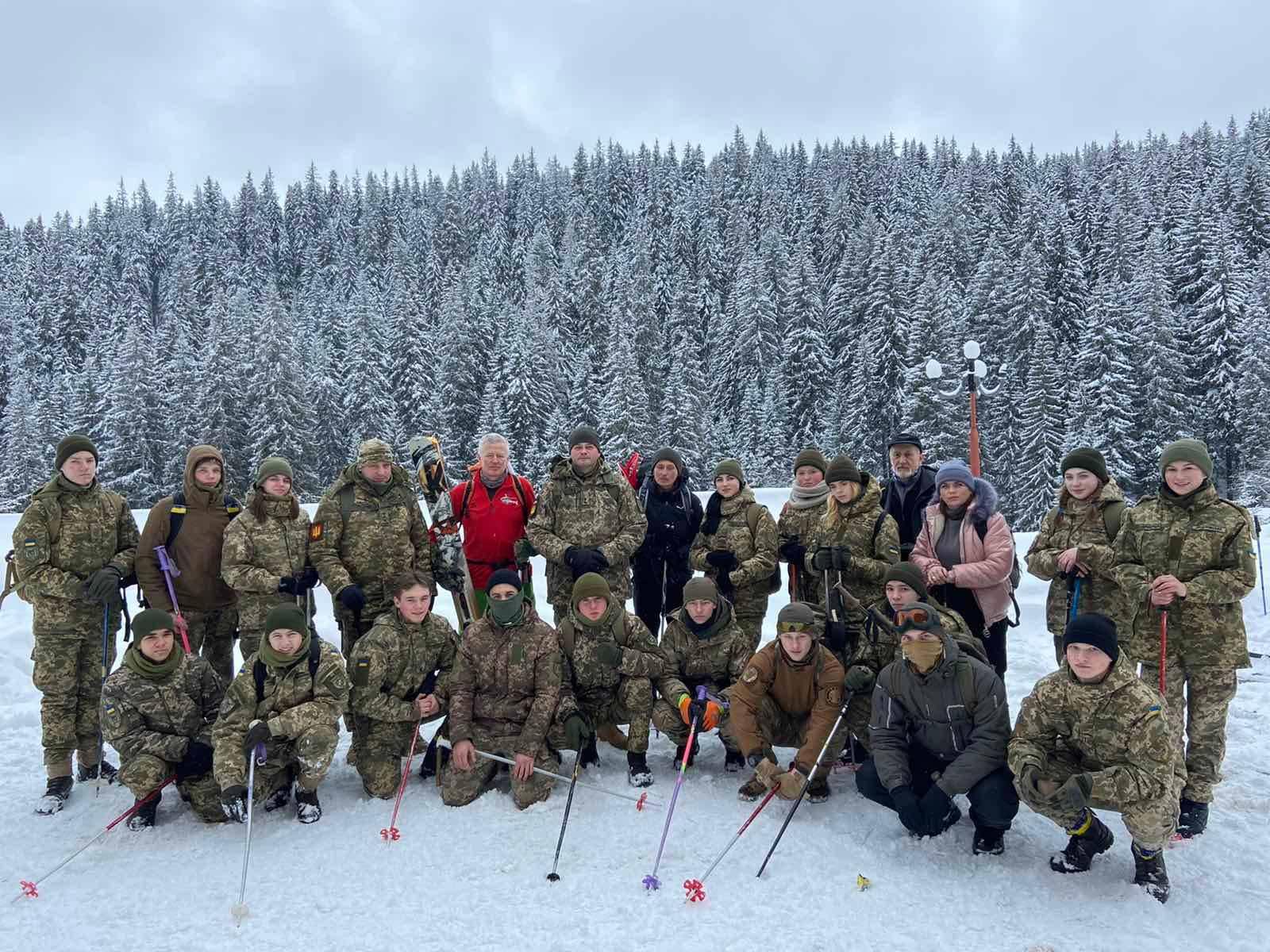 курсанти тернопільського коледжу піднялись на Говерлу. Фото ДНЗ ТПК ПВФП