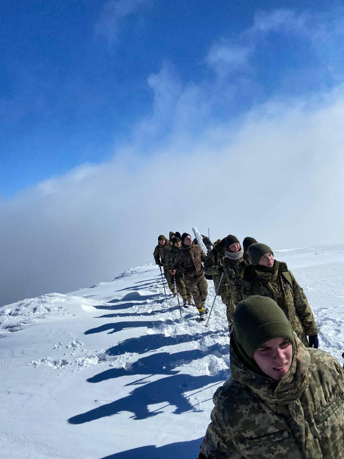 курсанти тернопільського коледжу піднялись на Говерлу. Фото ДНЗ ТПК ПВФП