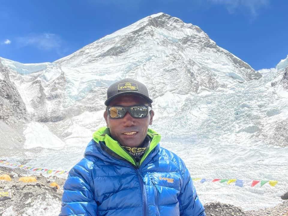 Ками Рита Шерпа (Kami Rita Sherpa) в базовом лагере Эвереста. 14 мая 2021 года. Фото Kami Rita Sherpa