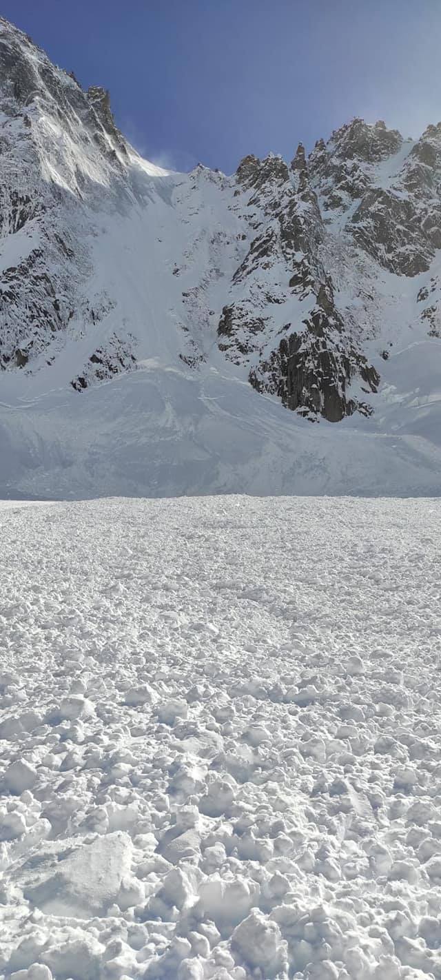 Следы лавины на Эгий Верт (Aiguille Verte) 